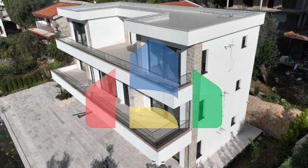 Предлагается к продаже новая современная вилла рядом с морем.