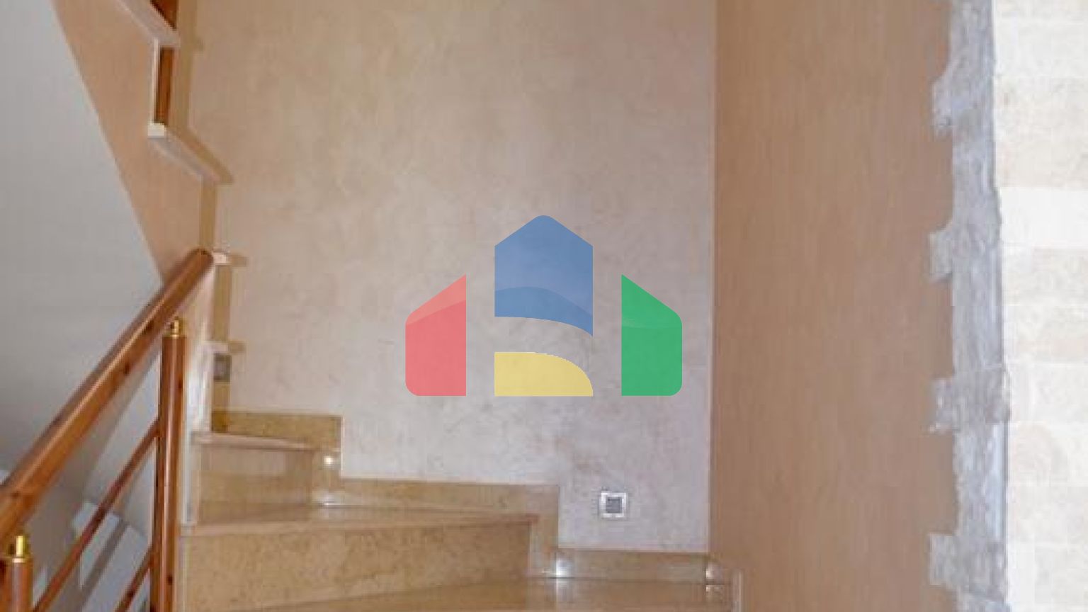 Трехэтажная вилла в самом сердце Барской Ривьеры