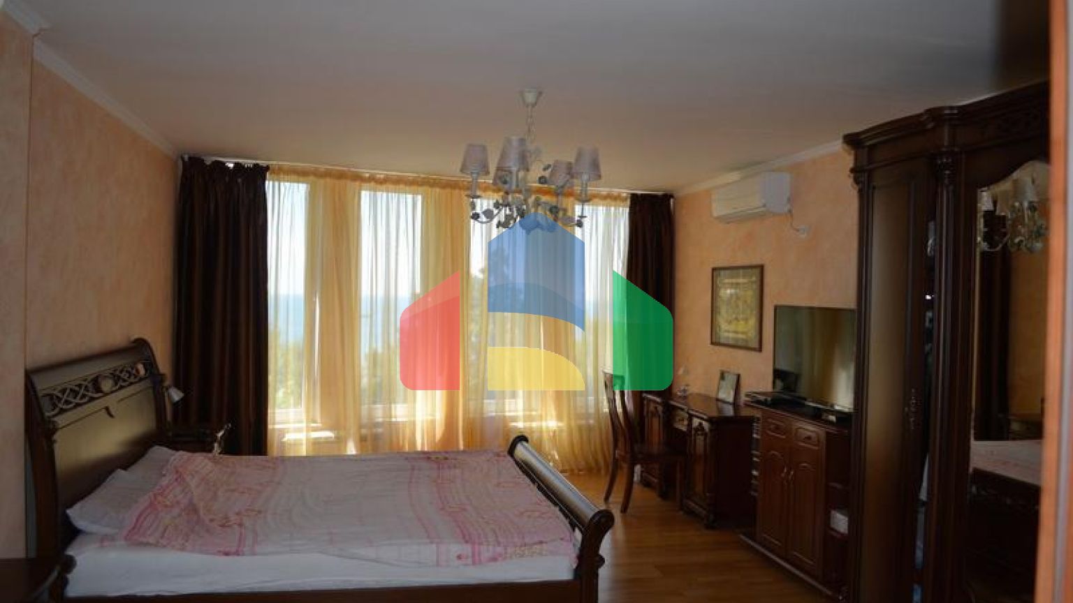 Трехэтажная вилла в самом сердце Барской Ривьеры