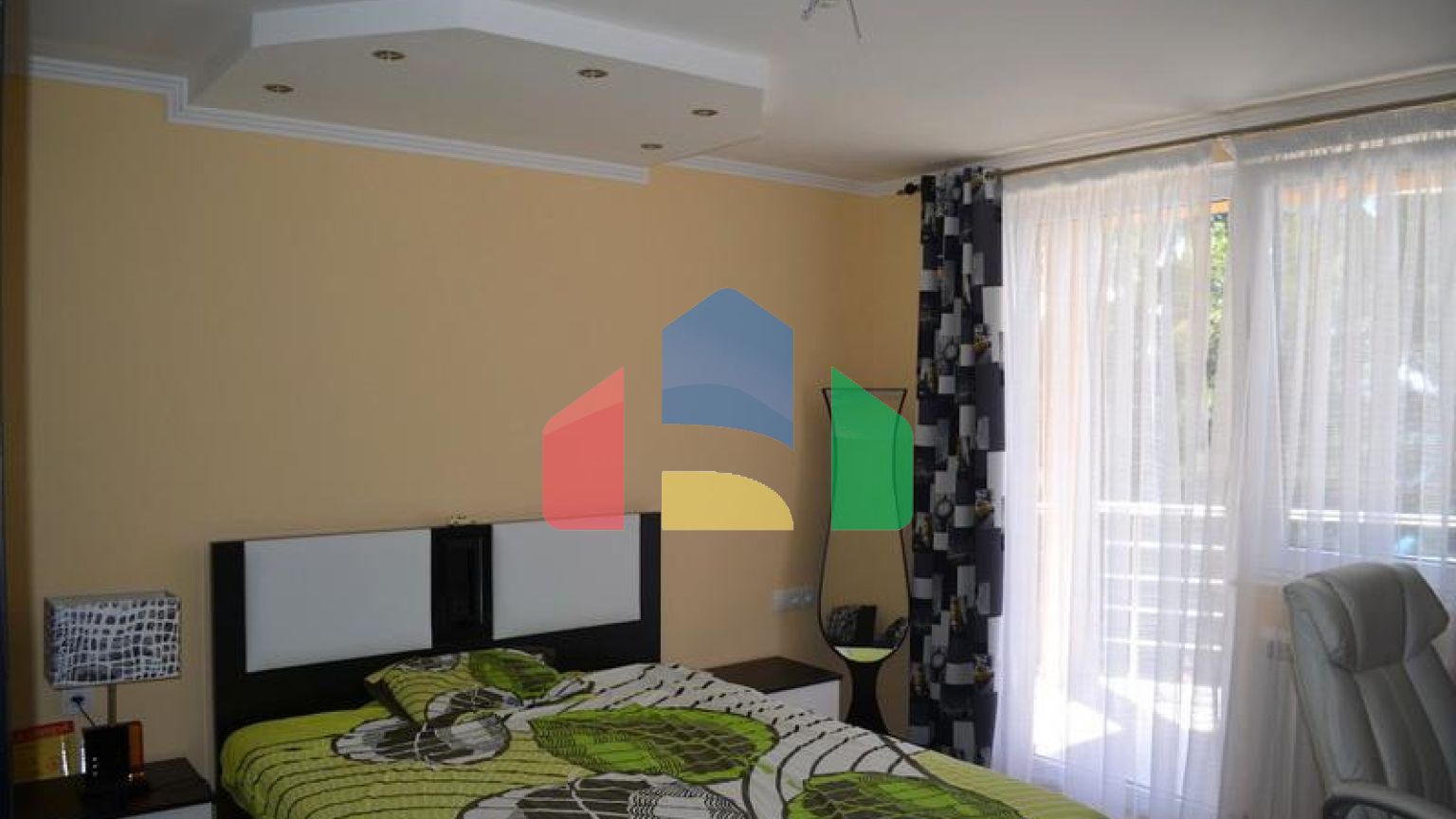 Трехэтажная вилла в самом сердце Барской Ривьеры