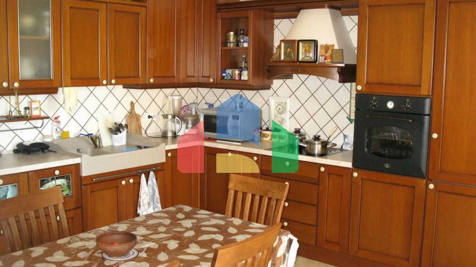 Трехэтажная вилла в самом сердце Барской Ривьеры