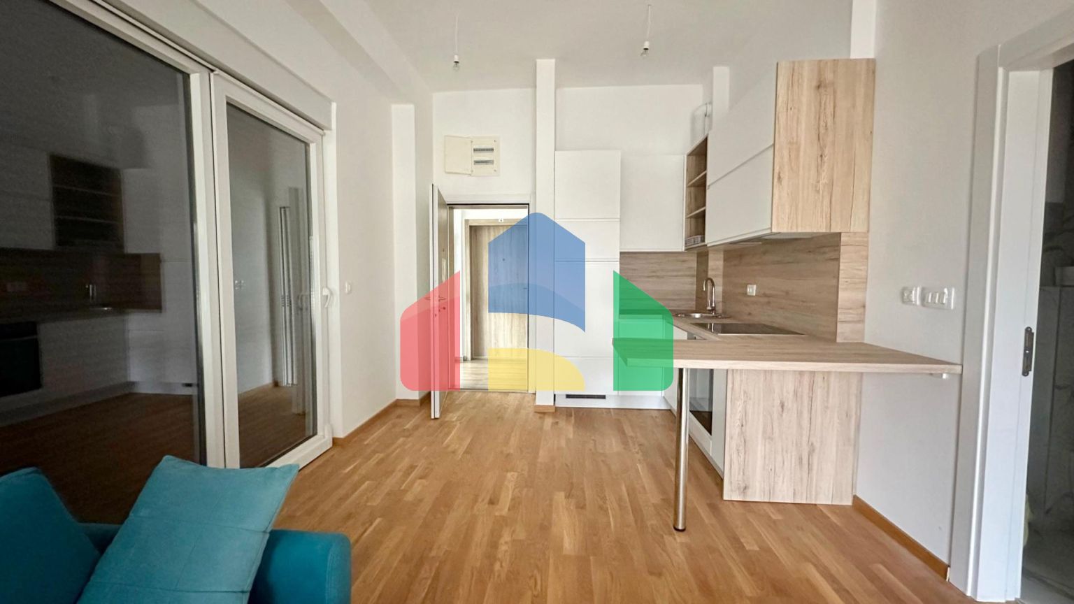 Новая квартира с подземным паркинг местом и большой террасой, Бар