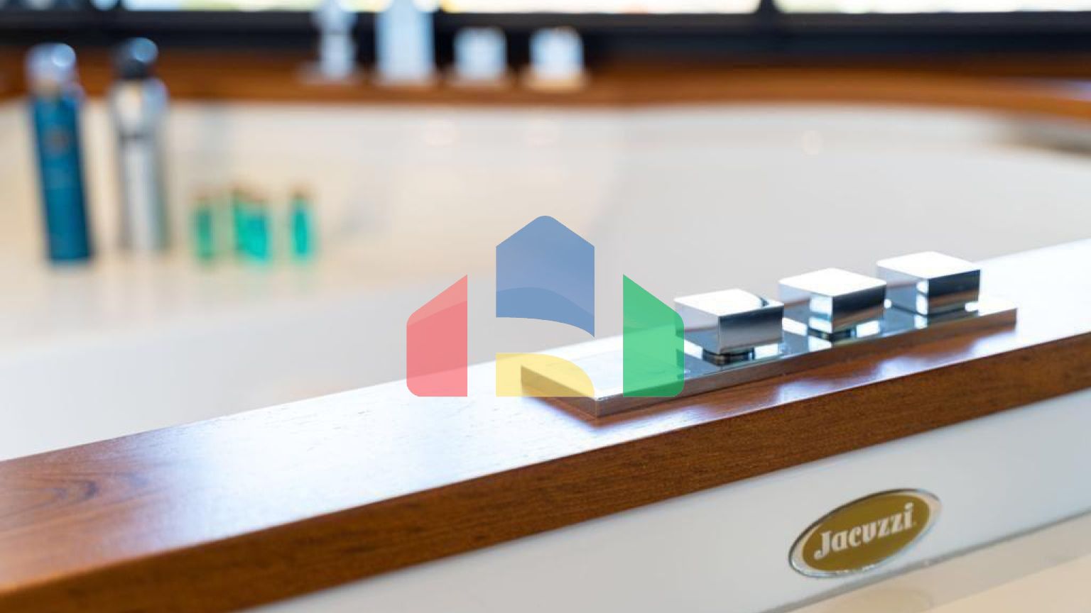 Просторная дизайнерская квартира класса люкс с панорамным видом на море в современном комплексе в Баре.