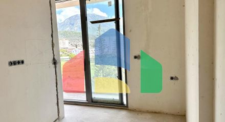 Квартира типа студия, в новом доме премиум класса с бассейном, в центре Бара.