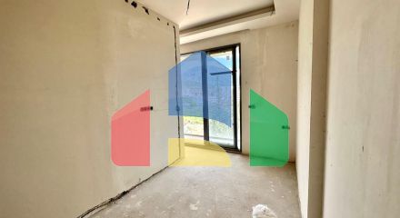 Квартира типа студия, в новом доме премиум класса с бассейном, в центре Бара.