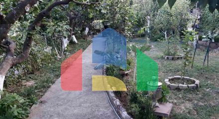 Дом с большим участком и видом на море в Баре