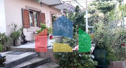 Дом с большим участком и видом на море в Баре