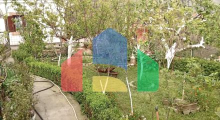 Дом с большим участком и видом на море в Баре