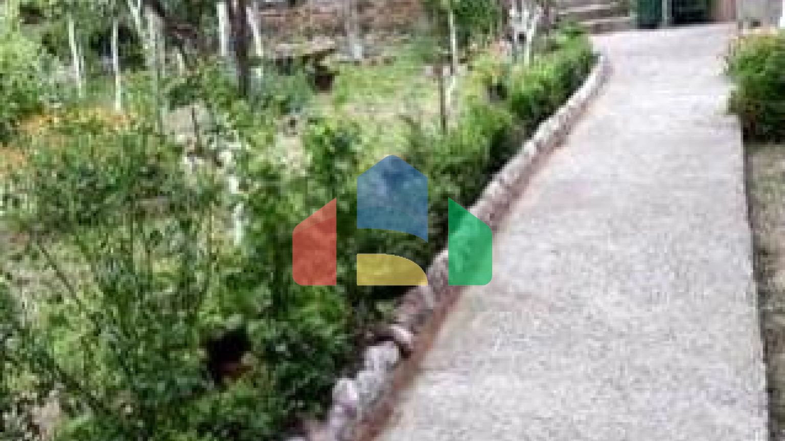 Дом с большим участком и видом на море в Баре