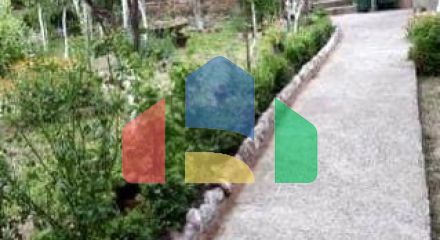 Дом с большим участком и видом на море в Баре