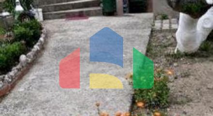 Дом с большим участком и видом на море в Баре