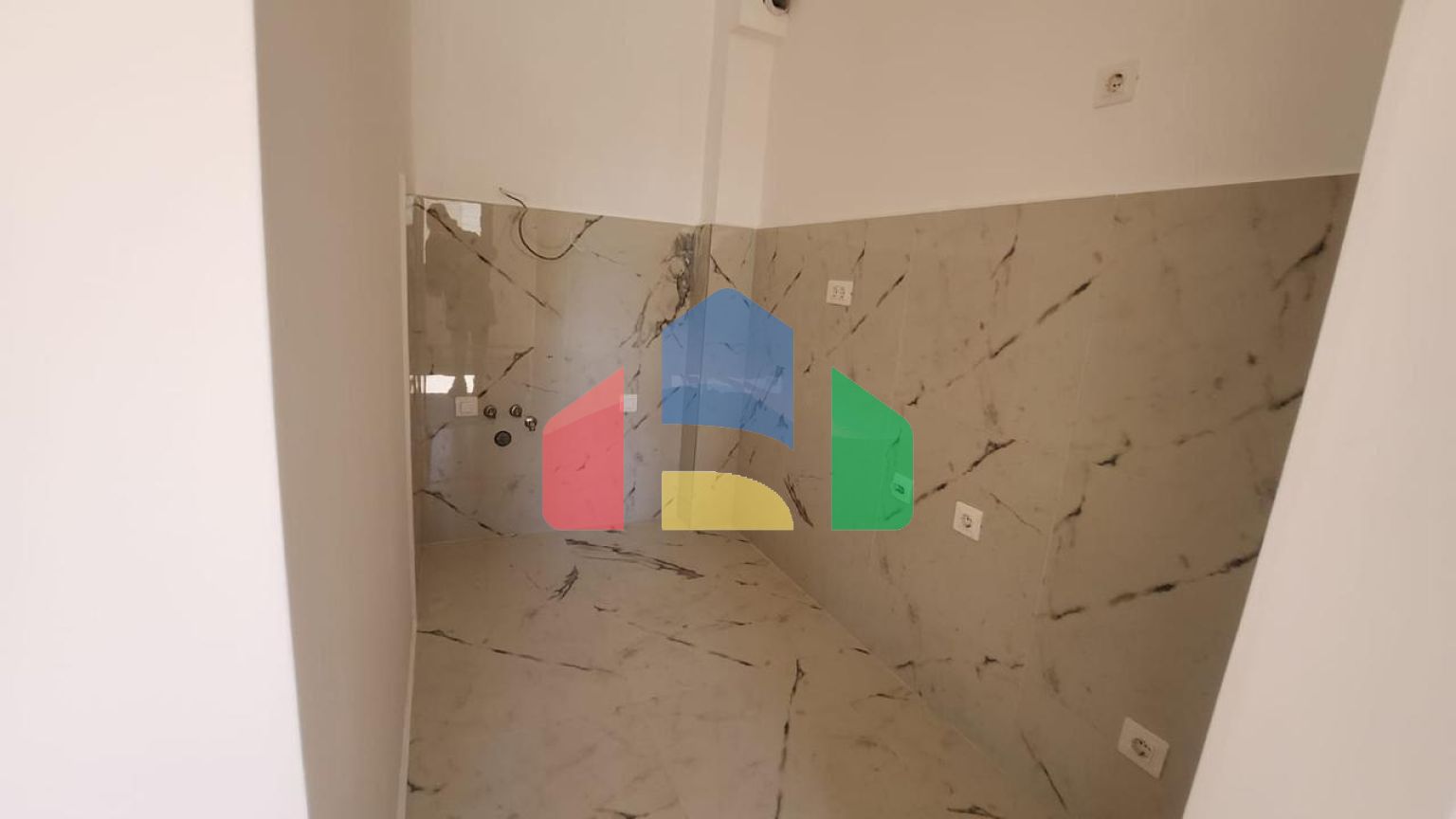 Квартира с 1 спальней с гаражным местом в новом доме 130000 евро