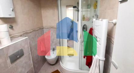 Просторная квартира в центре города Бара с 4 спальнями, всего в 200 метрах от моря Просторная квартира в центре города Бара с 4 спальнями, всего в 200 метрах от моря