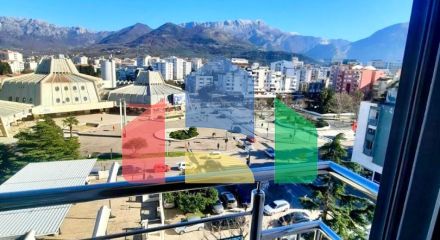 Просторная квартира в центре города Бара с 4 спальнями, всего в 200 метрах от моря Просторная квартира в центре города Бара с 4 спальнями, всего в 200 метрах от моря