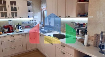 Просторная квартира в центре города Бара с 4 спальнями, всего в 200 метрах от моря Просторная квартира в центре города Бара с 4 спальнями, всего в 200 метрах от моря