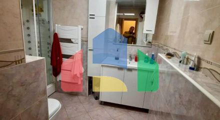 Просторная квартира в центре города Бара с 4 спальнями, всего в 200 метрах от моря Просторная квартира в центре города Бара с 4 спальнями, всего в 200 метрах от моря