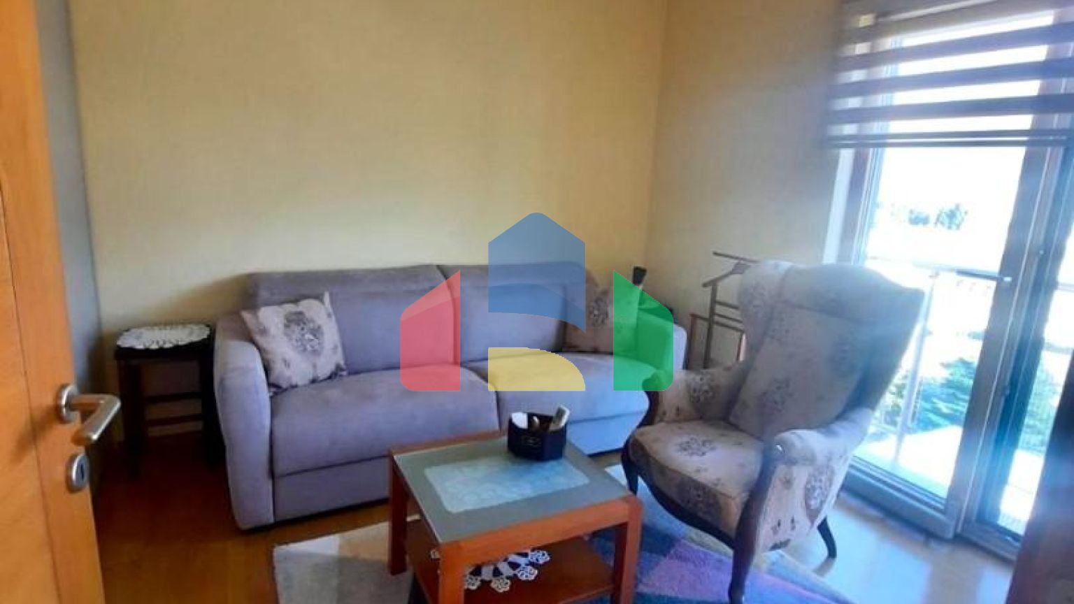 Просторная квартира в центре города Бара с 4 спальнями, всего в 200 метрах от моря