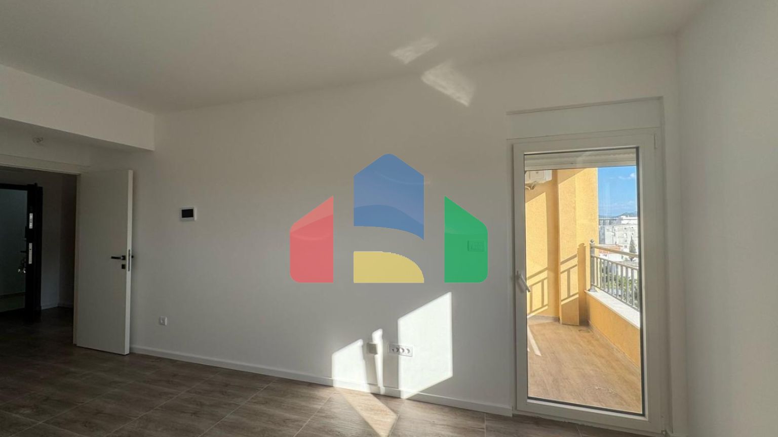 Квартира с 1 спальней в Баре с видом на море