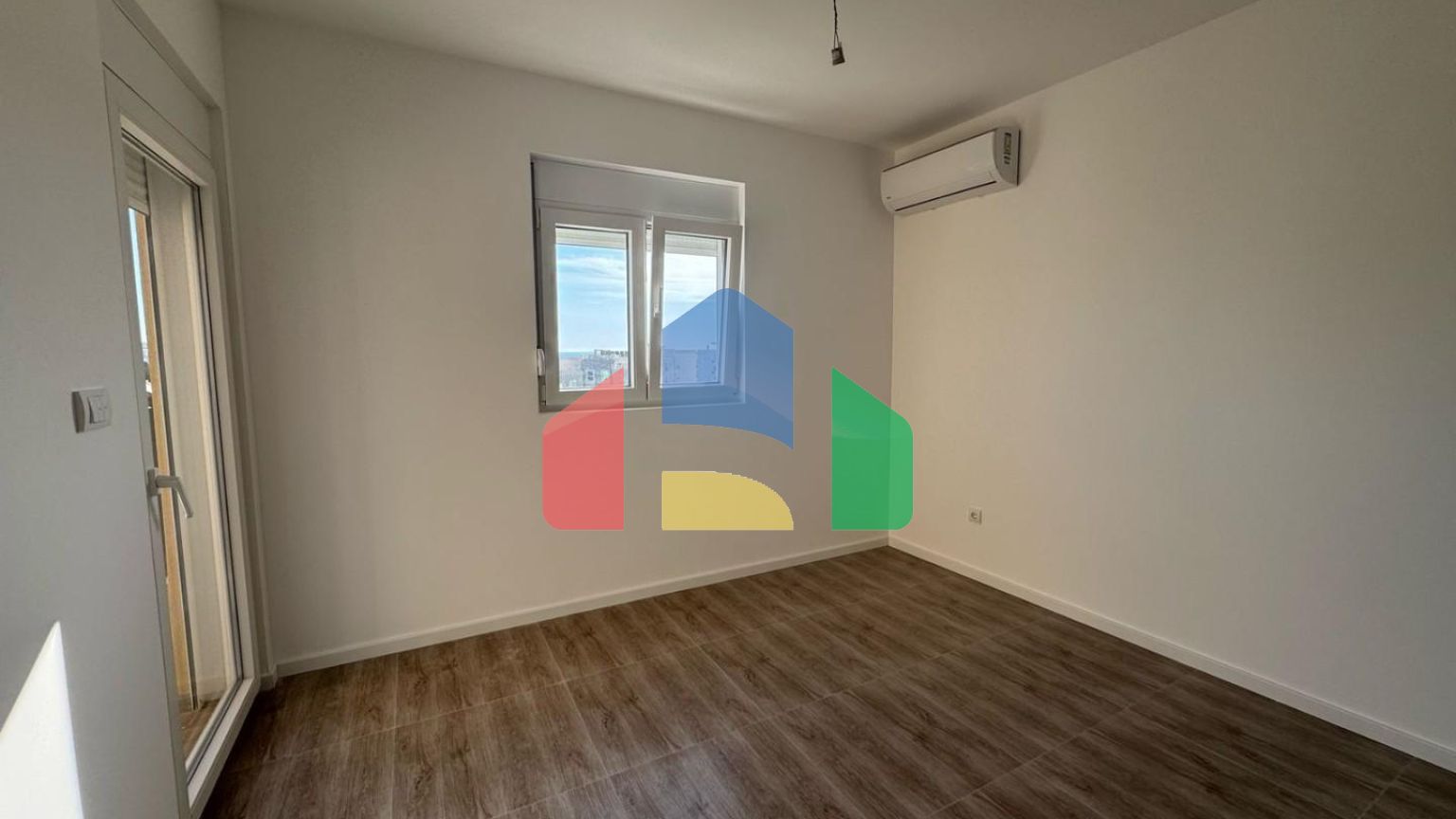 Квартира с 1 спальней в Баре с видом на море