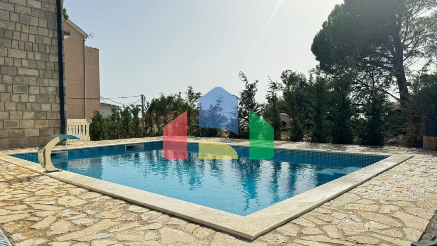 Предлагается к продажае дом в Барской ривьере, местечко Ратац.