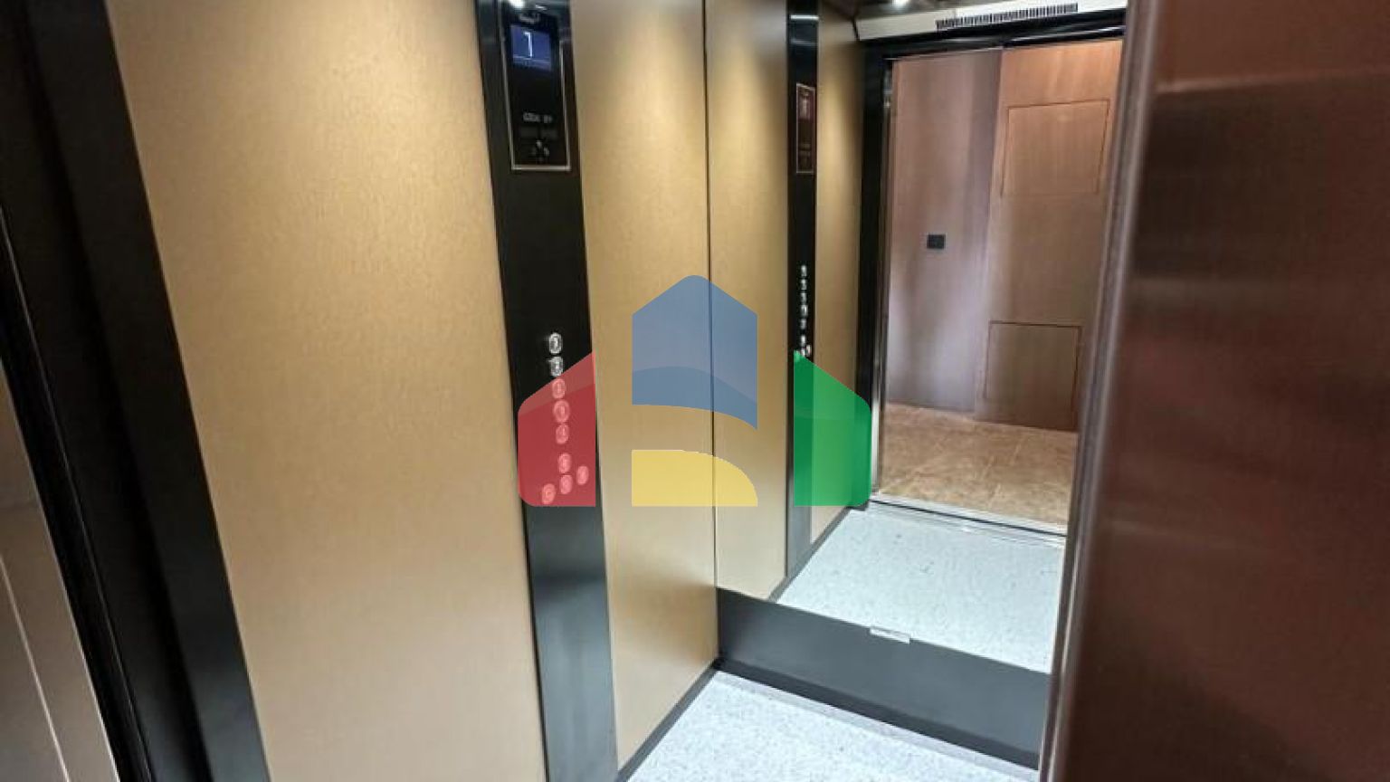 Квартира студия 36м2 с терассой 28м2 в городе Бар, на 1 линии от моря в новом современном доме