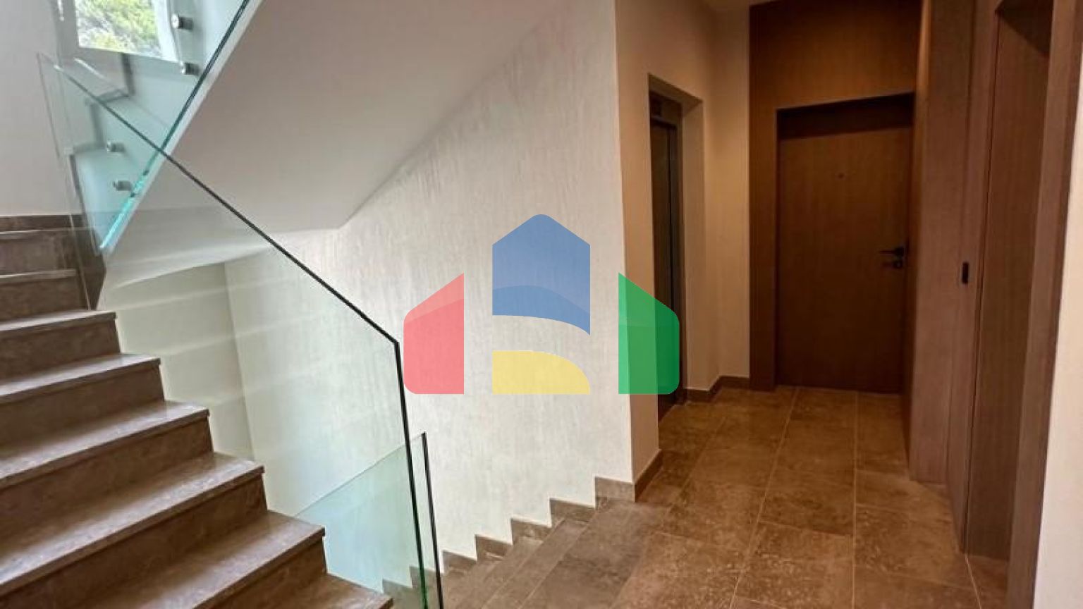 Квартира студия 36м2 с терассой 28м2 в городе Бар, на 1 линии от моря в новом современном доме