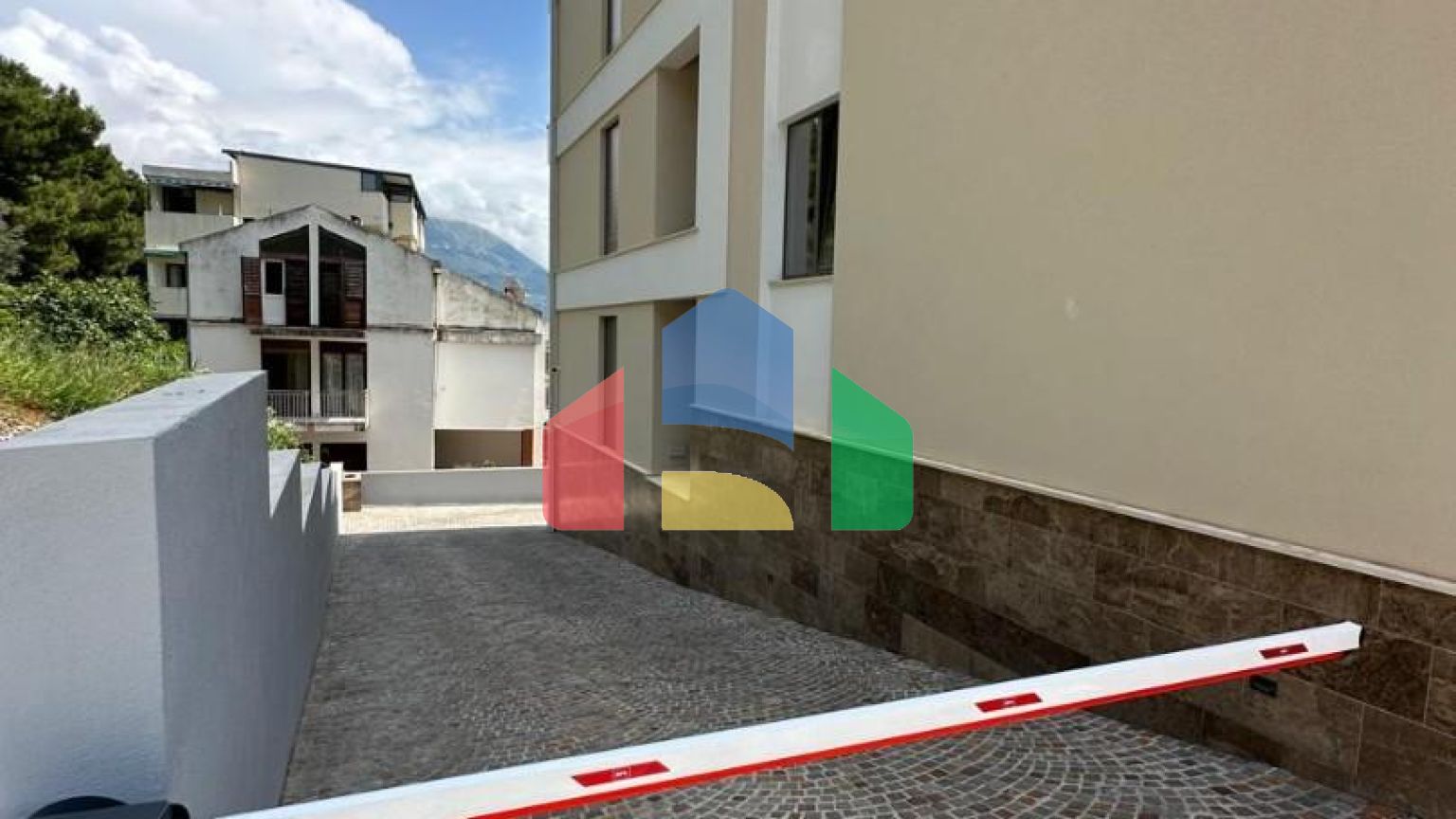 Квартира студия 36м2 с терассой 28м2 в городе Бар, на 1 линии от моря в новом современном доме