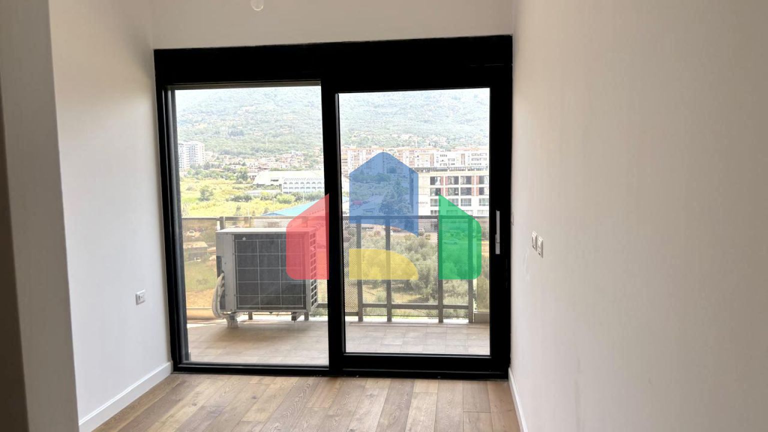 Квартира с 2 спальнями в комплексе Сохо Сити в Баре