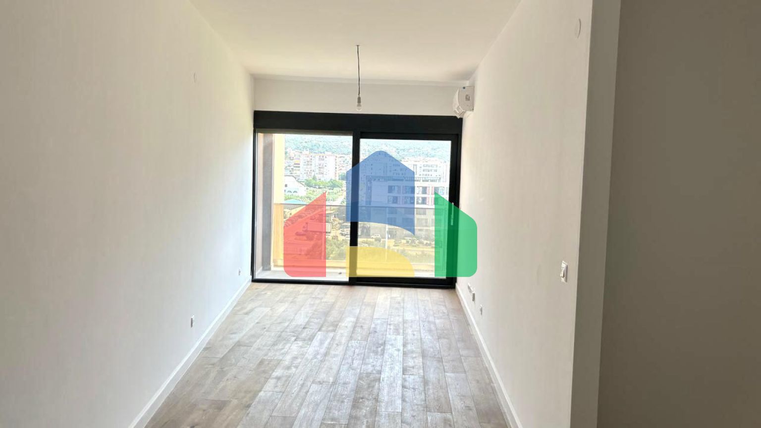 Квартира с 2 спальнями в комплексе Сохо Сити в Баре