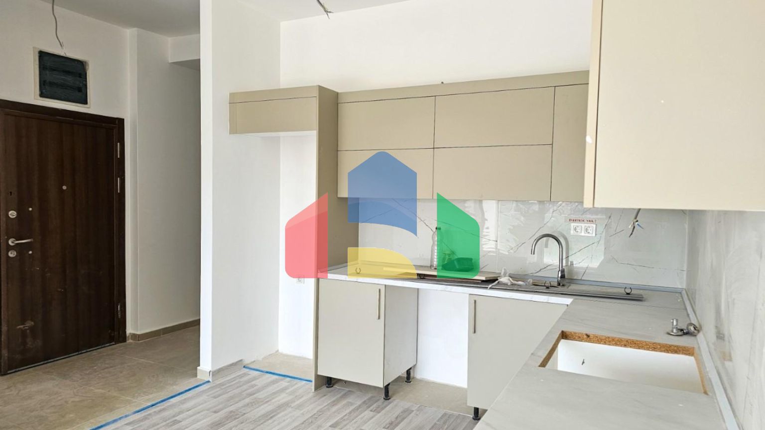 Квартира в новом доме в центре города Бар 185.000 евро