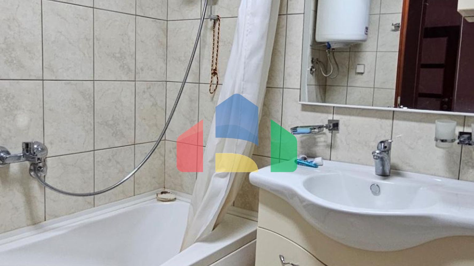 Просторная квартира в Баре с видом на море и парком