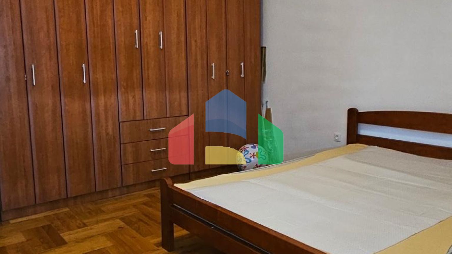 Просторная квартира в Баре с видом на море и парком