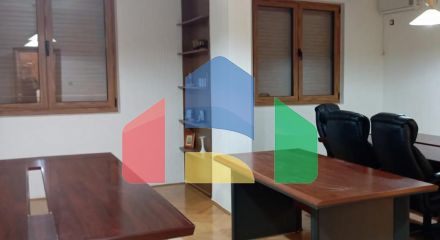 Жилищно-деловой объект на продажу в городе Бар, Черногория.