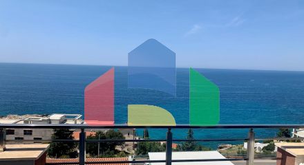 Просторная квартира с 2 спальнями и панорамным видом на море в Добры воды.