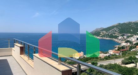 Просторная квартира с 2 спальнями и панорамным видом на море в Добры воды.