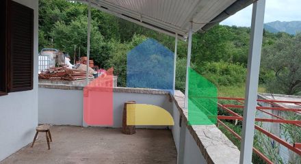 Недорогой дом с большим участком в Шушани. Недорогой дом с большим участком в Шушани.