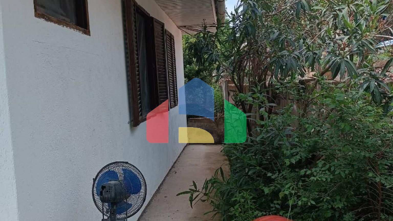 Недорогой дом с большим участком в Шушани.