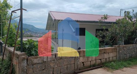 Недорогой дом с большим участком в Шушани. Недорогой дом с большим участком в Шушани.