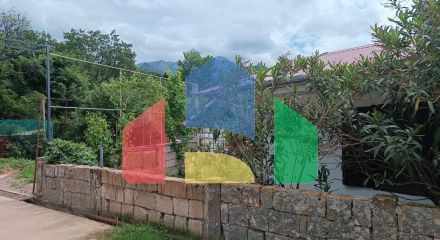 Недорогой дом с большим участком в Шушани. Недорогой дом с большим участком в Шушани.