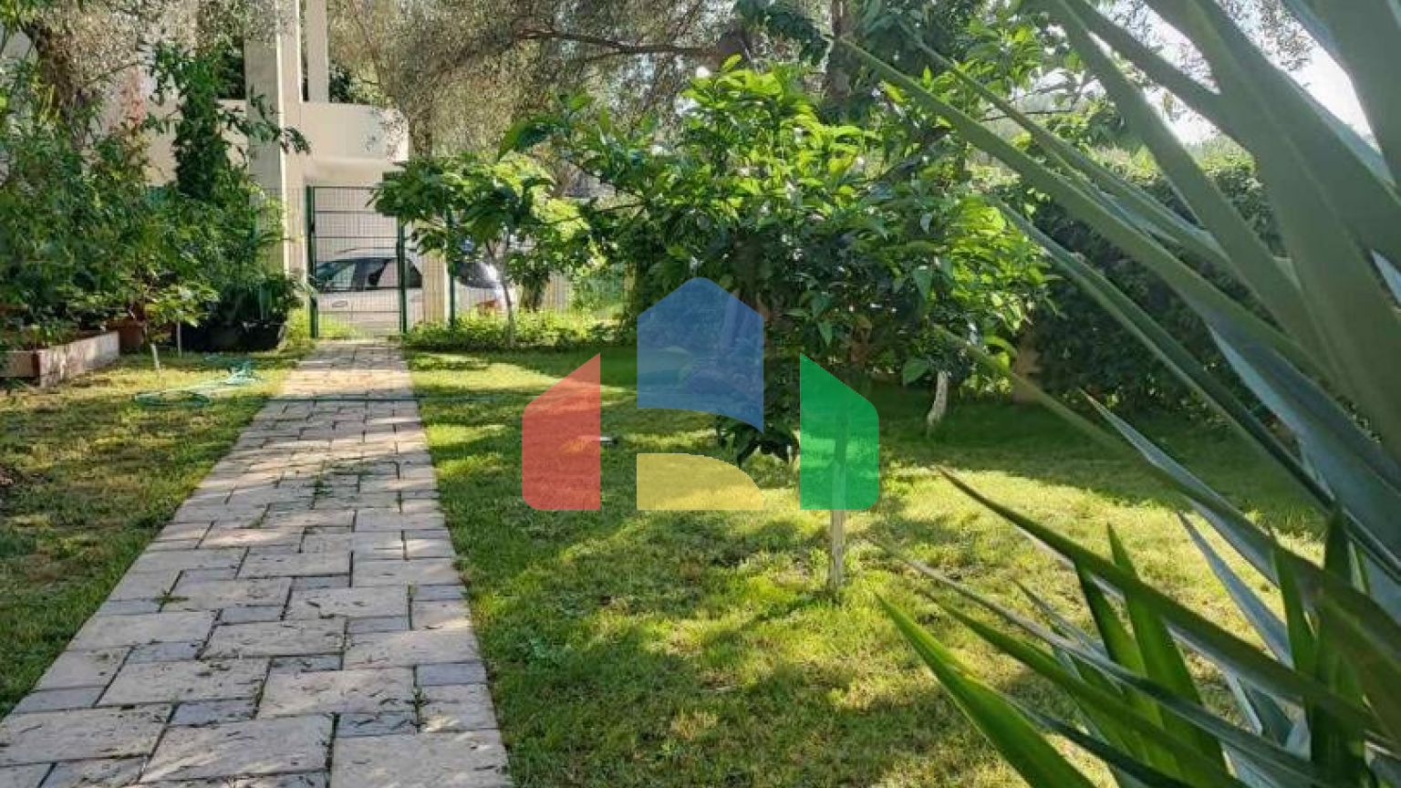 Просторный трёхэтажный особняк с садом и террасами в оливковой роще, Бар