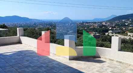 Просторный трёхэтажный особняк с садом и террасами в оливковой роще, Бар Просторный трёхэтажный особняк с садом и террасами в оливковой роще, Бар