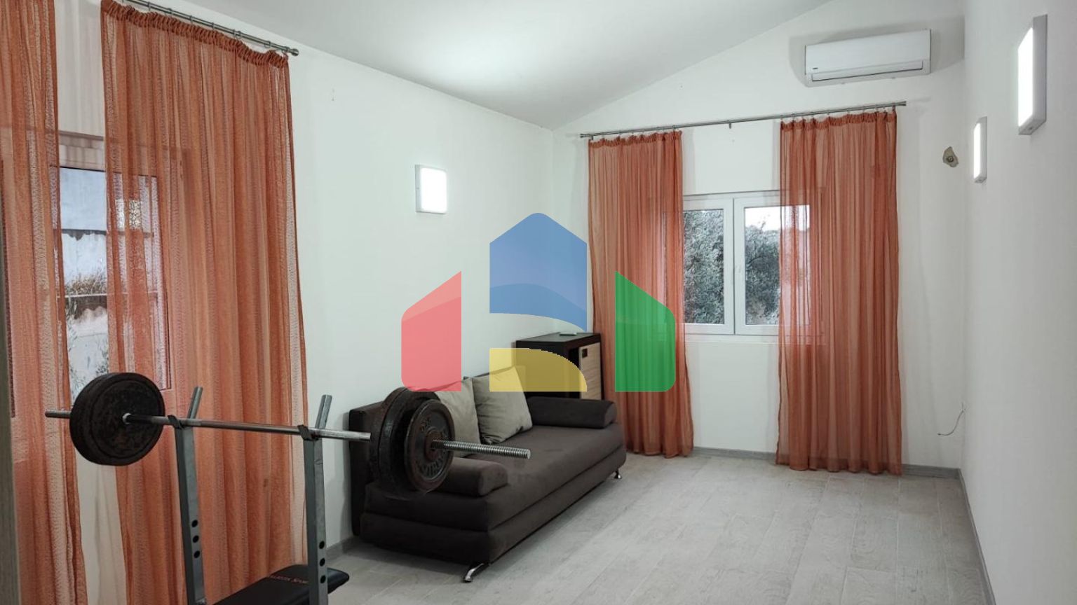 Просторный трёхэтажный особняк с садом и террасами в оливковой роще, Бар