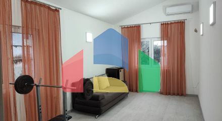 Просторный трёхэтажный особняк с садом и террасами в оливковой роще, Бар Просторный трёхэтажный особняк с садом и террасами в оливковой роще, Бар