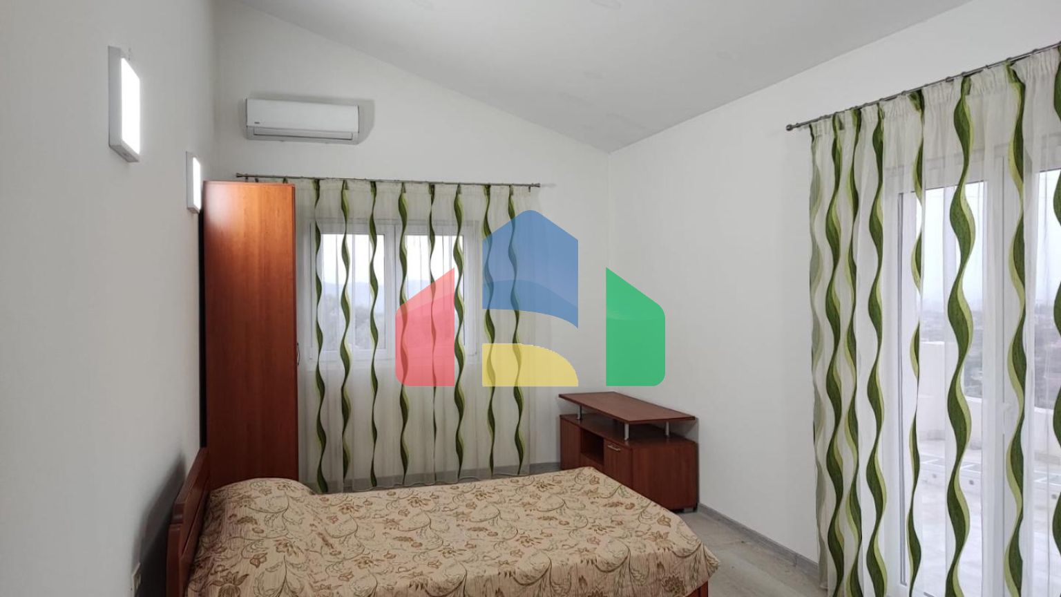 Просторный трёхэтажный особняк с садом и террасами в оливковой роще, Бар