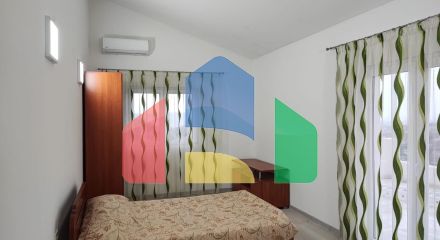 Просторный трёхэтажный особняк с садом и террасами в оливковой роще, Бар Просторный трёхэтажный особняк с садом и террасами в оливковой роще, Бар