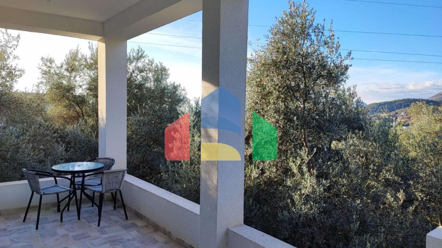 Просторный трёхэтажный особняк с садом и террасами в оливковой роще, Бар