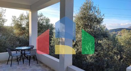 Просторный трёхэтажный особняк с садом и террасами в оливковой роще, Бар Просторный трёхэтажный особняк с садом и террасами в оливковой роще, Бар