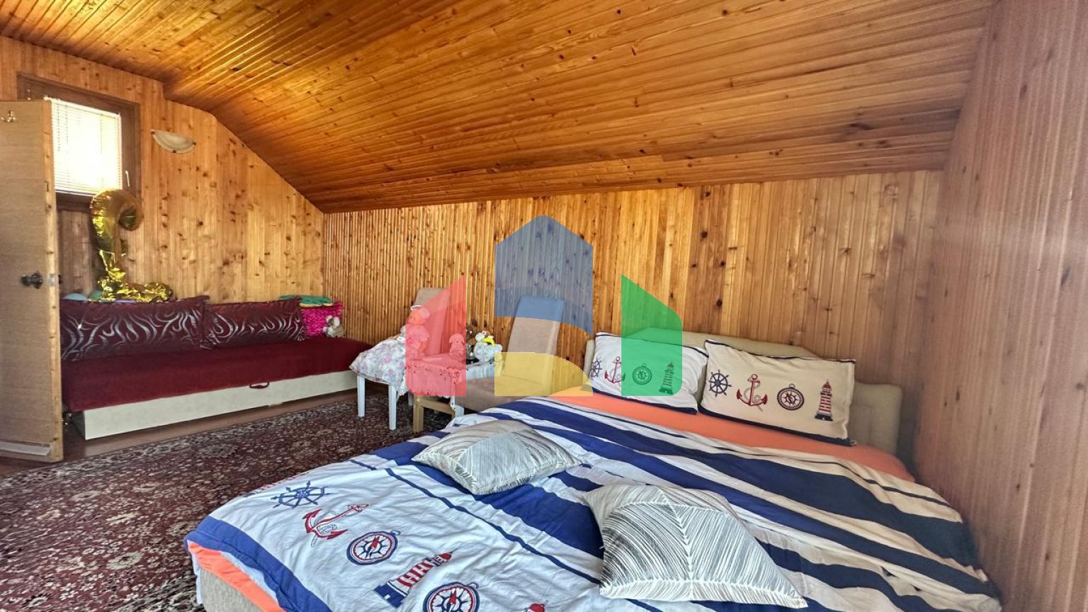 Дом с тремя апартаментами и садиком не далеко от моря в Баре.