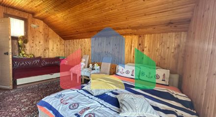 Дом с тремя апартаментами и садиком не далеко от моря в Баре.