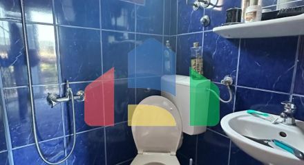 Дом с тремя апартаментами и садиком не далеко от моря в Баре.